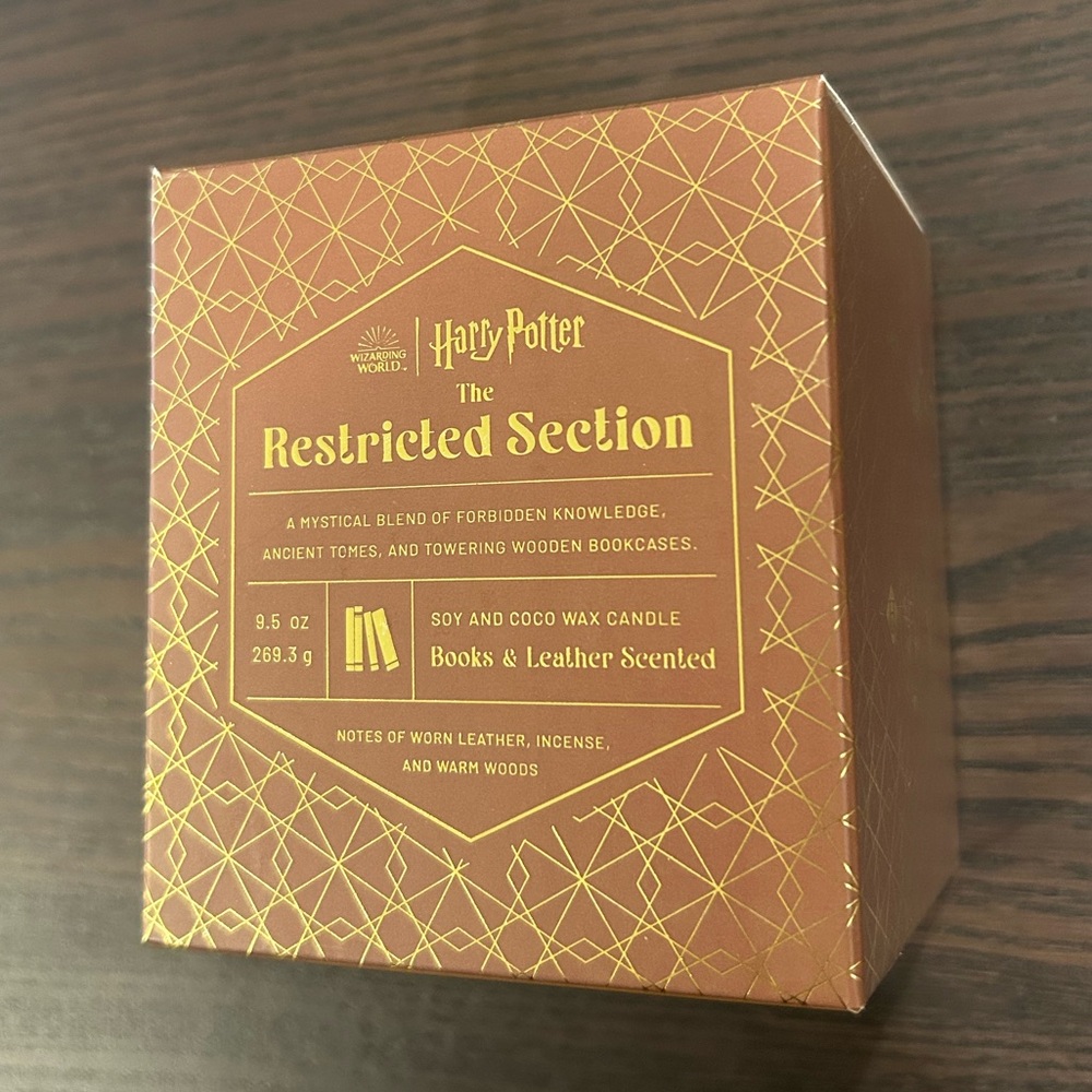 Harry Potter: The Restricted Section Scented Candle [Barnes and Noble Exclusive] - Picture 4 of 10